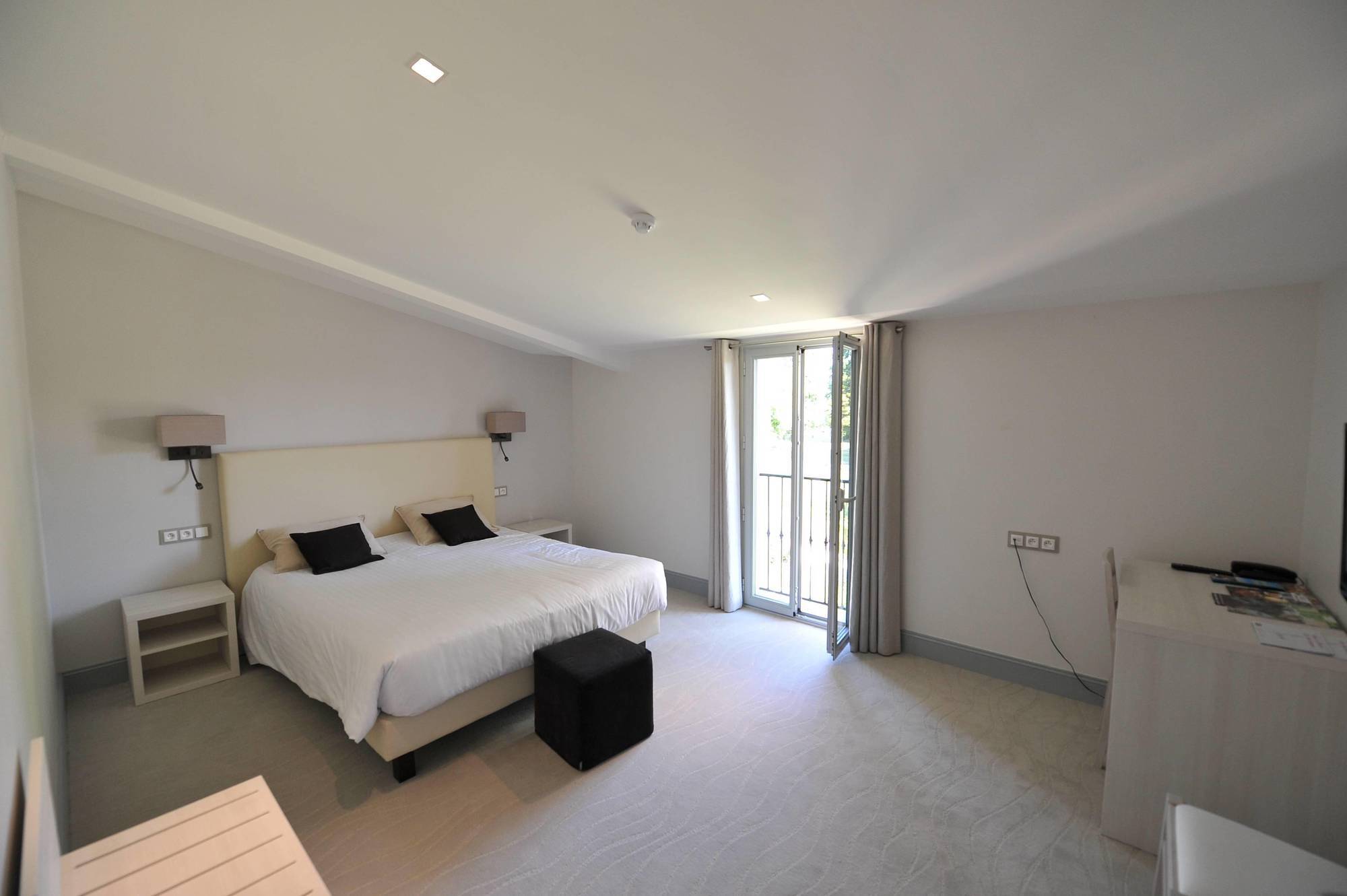 Logis- Hotel Spa Restaurant L'Epicurial Saint-Pey-de-Castets Buitenkant foto