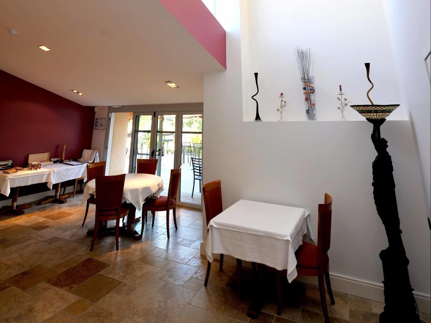 Logis- Hotel Spa Restaurant L'Epicurial Saint-Pey-de-Castets Buitenkant foto